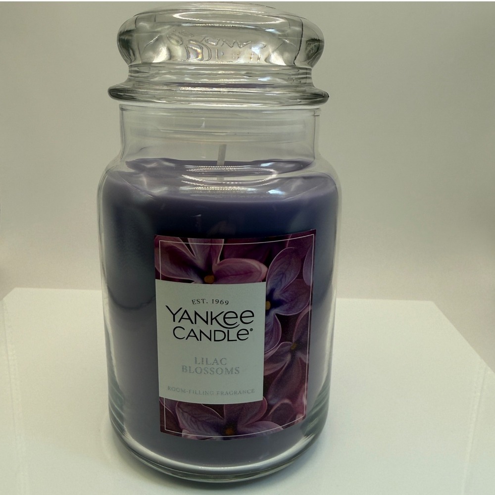 Yankee Candle Lilac Blossoms 22 oz Large Jar Purple Floral Scent NEW
